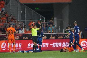 开云体育登录-因在比赛中被冲撞头部后出现短暂晕眩，张祥硕已送往医院检查