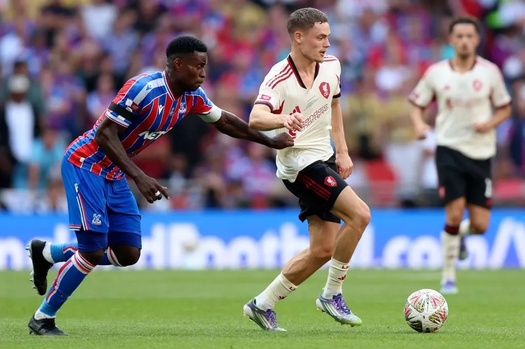 开云体育登录-英媒:输掉社区盾暴露利物浦多个问题,加强防线比买伊萨克更迫切