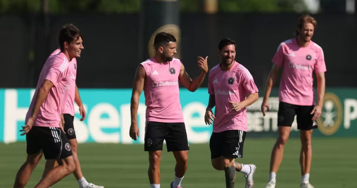 开云体育-马斯切拉诺:梅西非常开心,我认为他找到了一个能安心待着的地方