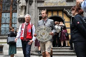 开云集团官网-凯恩：回英超？没怎么想过，我爱拜仁&amp;在这里很开心想待一段时间