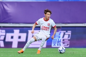 韦世豪:感谢蓉城球迷&从家乡远道而来的球迷 我感觉特别感动