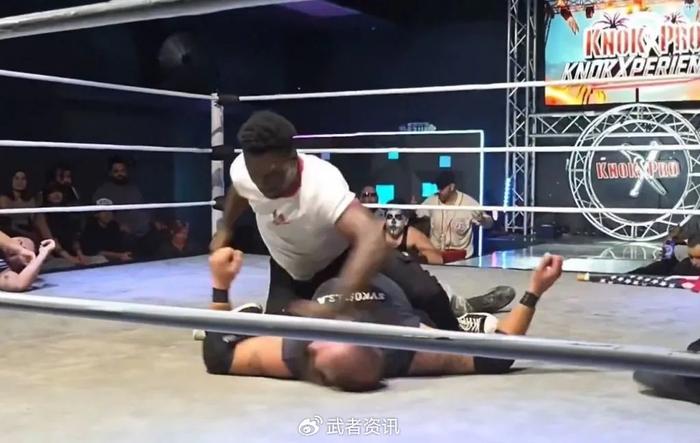 开云体育官网-前UFC冠军杰克逊的儿子在摔角赛场殴打选手致昏迷