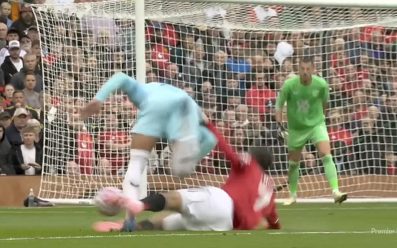 开云体育-英超解释芒特造点被取消:VAR复核,沃克未对芒特构成犯规