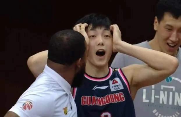 开云体育-朱芳雨引进三个小外援,广东新赛季战术浮出水面,夺冠呼声高涨